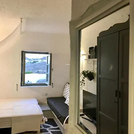 Amazing Flat With Private Beach And Swimming Pool