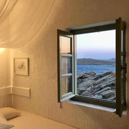 Amazing Flat With Private Beach And Swimming Pool