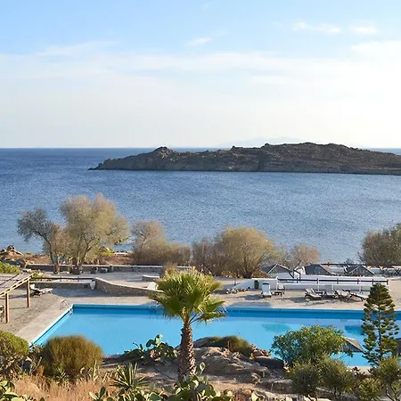 Amazing Flat With Private Beach And Swimming Pool Hébergement de vacances