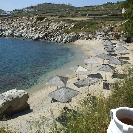 Amazing Flat With Private Beach And Swimming Pool Hébergement de vacances *